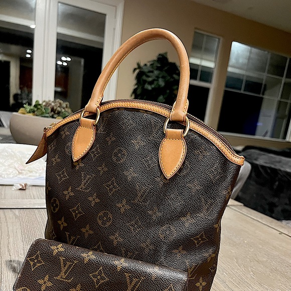 Louis Vuitton Vertical LOCKIT PM - Picture 1 of 16